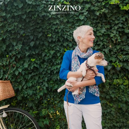 Seniorin mit Hund – bewusste Lebensweise und strukturierte Fettsäure-Analyse